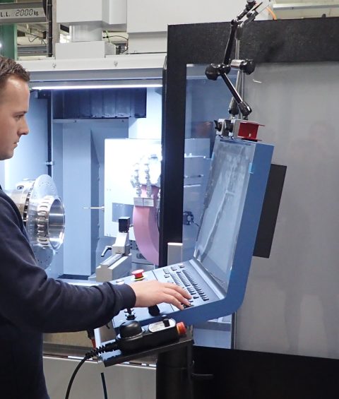 Capaciteit rondslijpen uitgebreid met nieuwe CNC machine 1